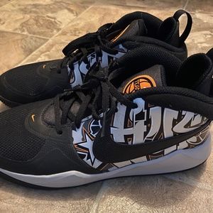Nike team hustle basketball shoes “graffiti”